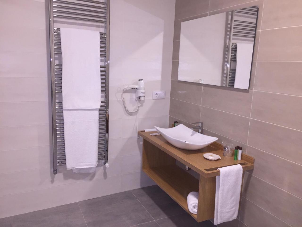 Hotel Celanova Zewnętrze zdjęcie