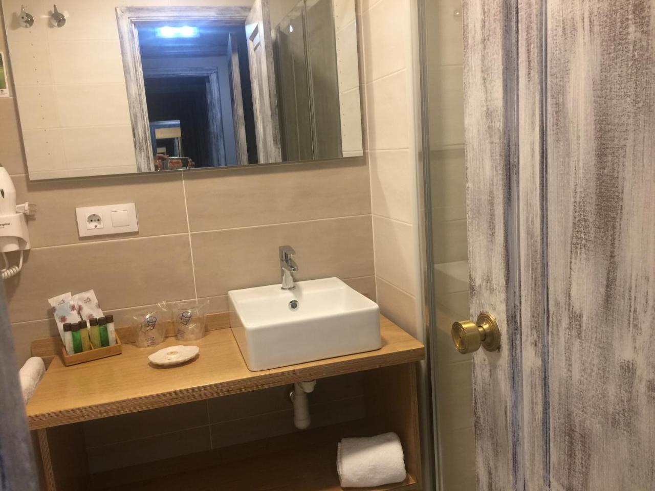 Hotel Celanova Zewnętrze zdjęcie